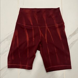 LIKE NEW Lululemon Wunder Train High-Rise Short 8" (Size 4)